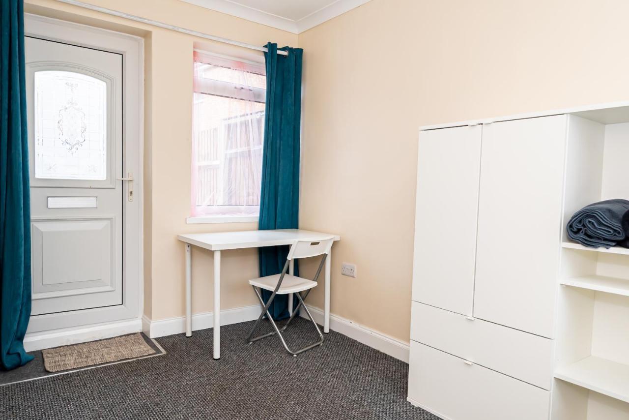 Shirley House 3, Guest House, Self Catering, Self Check In With Smart Locks, Use Of Fully Equipped Kitchen, Close To City Centre, Ideal For Longer Stays, Walking Distance To Bat, 20 Min Drive To Fawley Refinery, Excellent Transport Links Саутгемптон Екстер'єр фото