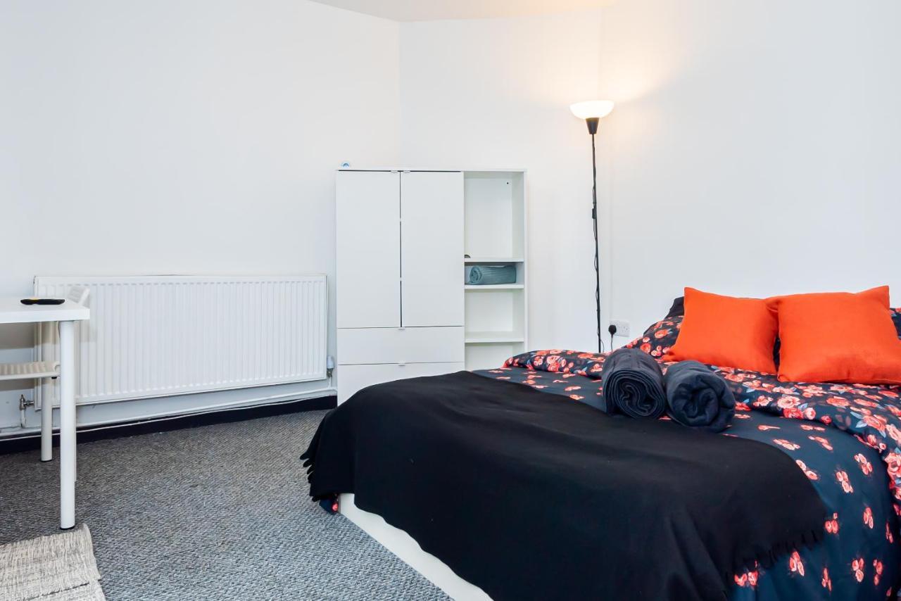 Shirley House 3, Guest House, Self Catering, Self Check In With Smart Locks, Use Of Fully Equipped Kitchen, Close To City Centre, Ideal For Longer Stays, Walking Distance To Bat, 20 Min Drive To Fawley Refinery, Excellent Transport Links Саутгемптон Екстер'єр фото