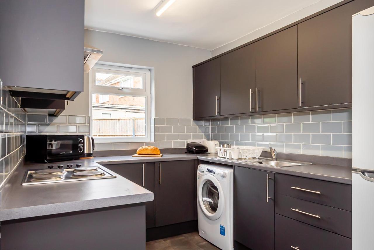Shirley House 3, Guest House, Self Catering, Self Check In With Smart Locks, Use Of Fully Equipped Kitchen, Close To City Centre, Ideal For Longer Stays, Walking Distance To Bat, 20 Min Drive To Fawley Refinery, Excellent Transport Links Саутгемптон Екстер'єр фото