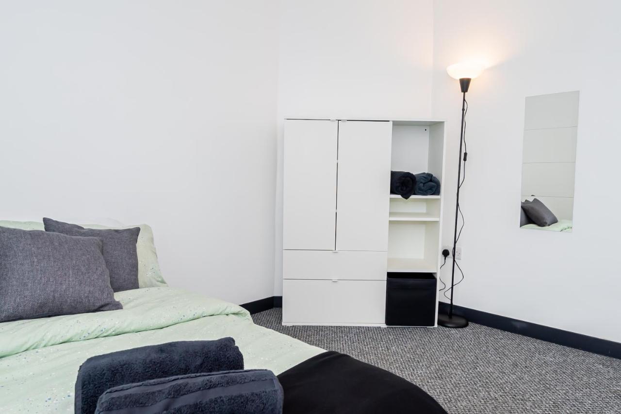 Shirley House 3, Guest House, Self Catering, Self Check In With Smart Locks, Use Of Fully Equipped Kitchen, Close To City Centre, Ideal For Longer Stays, Walking Distance To Bat, 20 Min Drive To Fawley Refinery, Excellent Transport Links Саутгемптон Екстер'єр фото