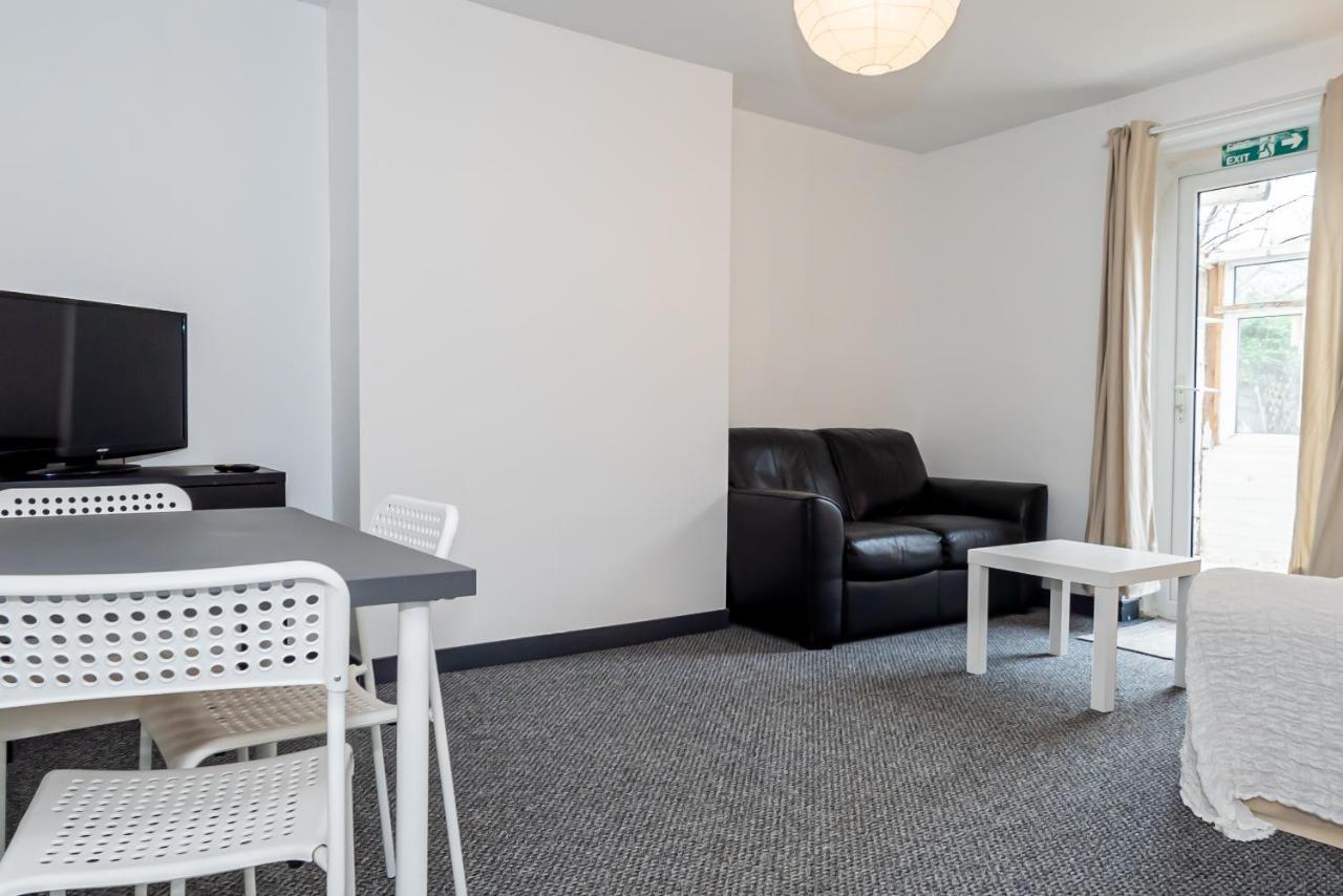 Shirley House 3, Guest House, Self Catering, Self Check In With Smart Locks, Use Of Fully Equipped Kitchen, Close To City Centre, Ideal For Longer Stays, Walking Distance To Bat, 20 Min Drive To Fawley Refinery, Excellent Transport Links Саутгемптон Екстер'єр фото